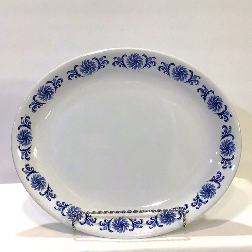 “Pinwheel” platter by Alfred Meakin, made in England.